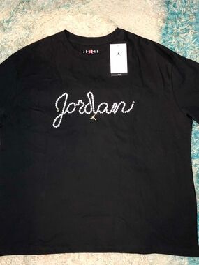 Jordan Brooklyn women's crewneck t-shirt featuring a pearlescent graphic